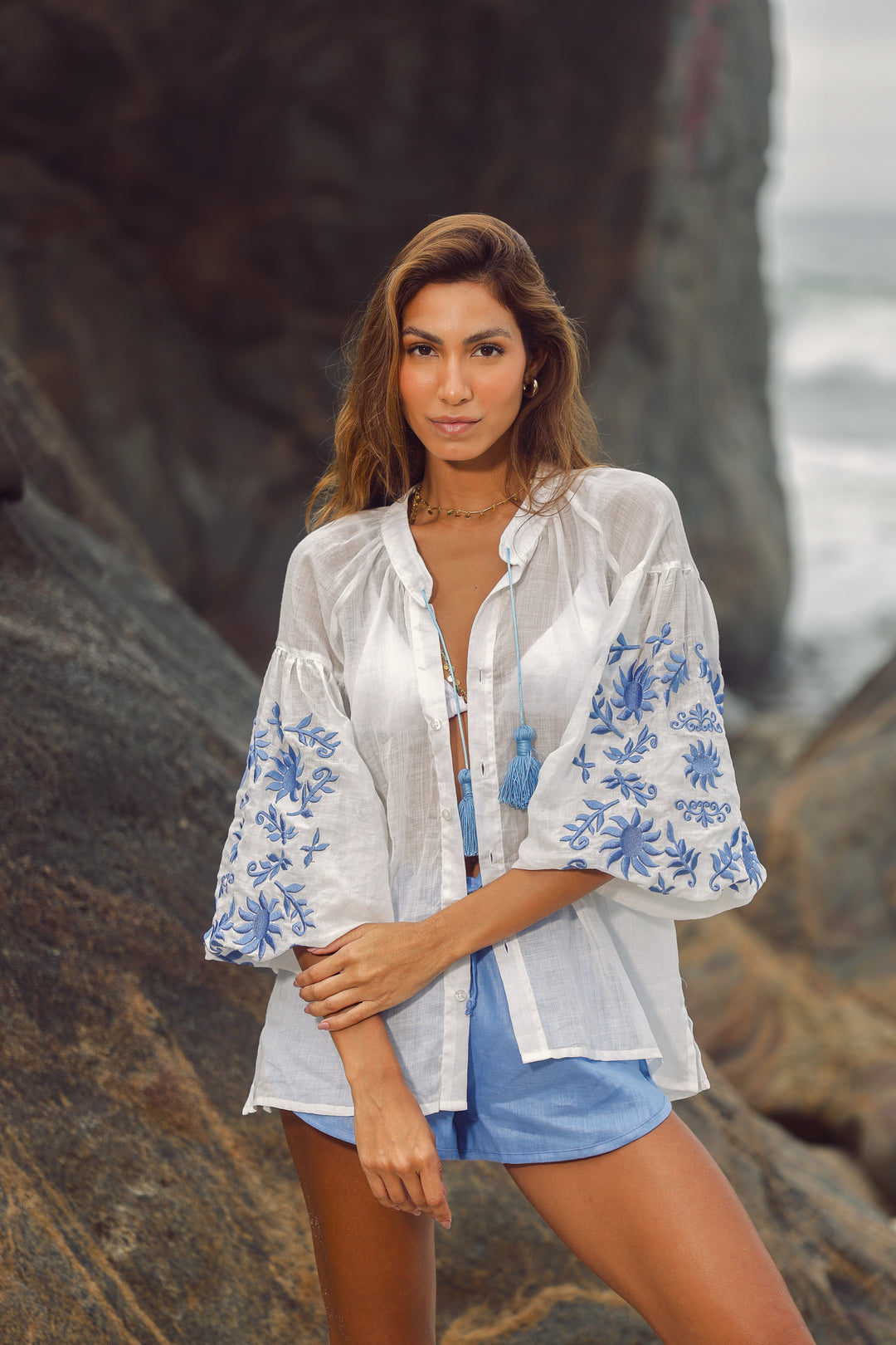 Bata Afrodity Rami Branco Bordado Azul