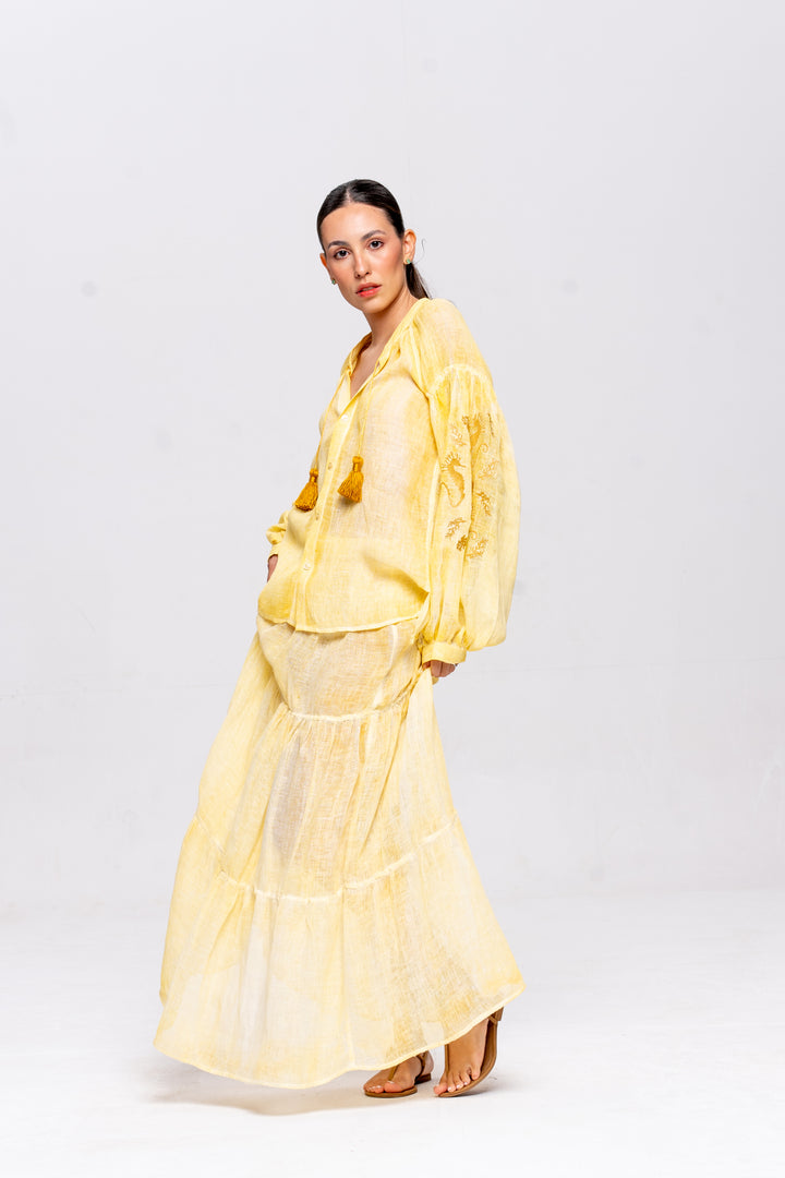 Bata Brigite Gaze de Linho Amarelo Manteiga Bordado Dourado