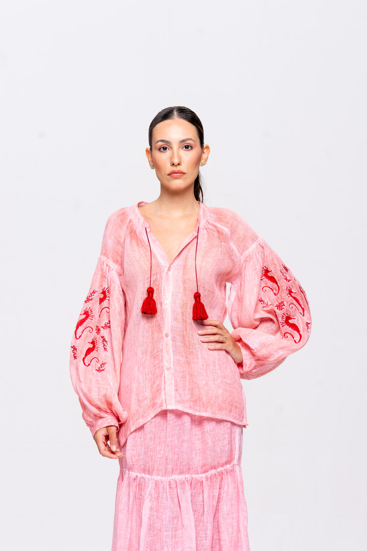 Bata Brigite Gaze de Linho Rosa Velho Bordado Vermelho