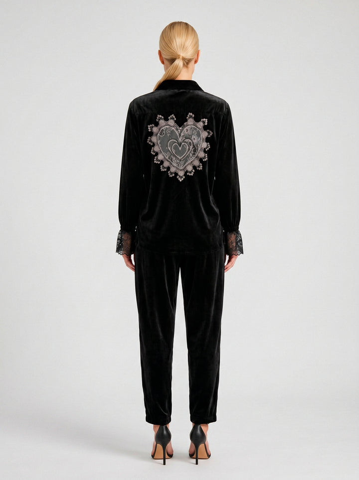 Camisa Antonella Veludo Preto Bordado Coração