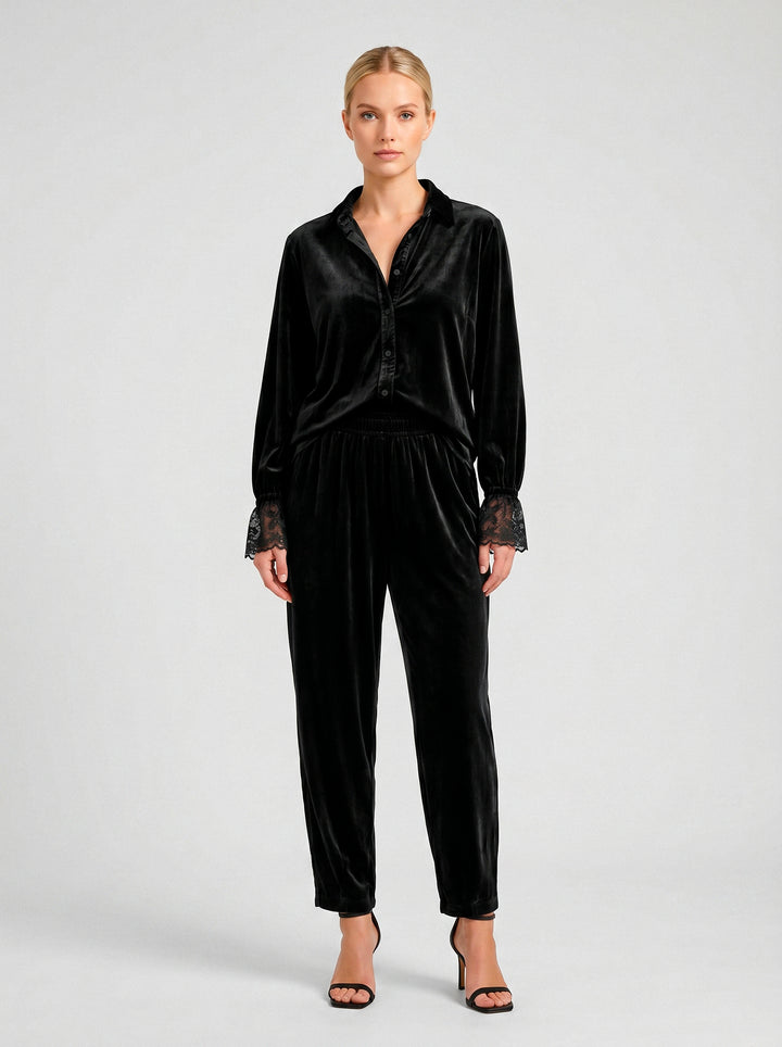 Camisa Antonella Veludo Preto Bordado Coração