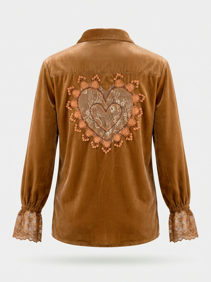 Camisa Antonella Veludo Caramelo Bordado Coração