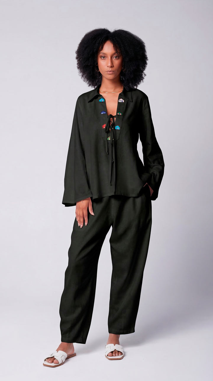 Bata Cotidiano Preta Bordado Casas