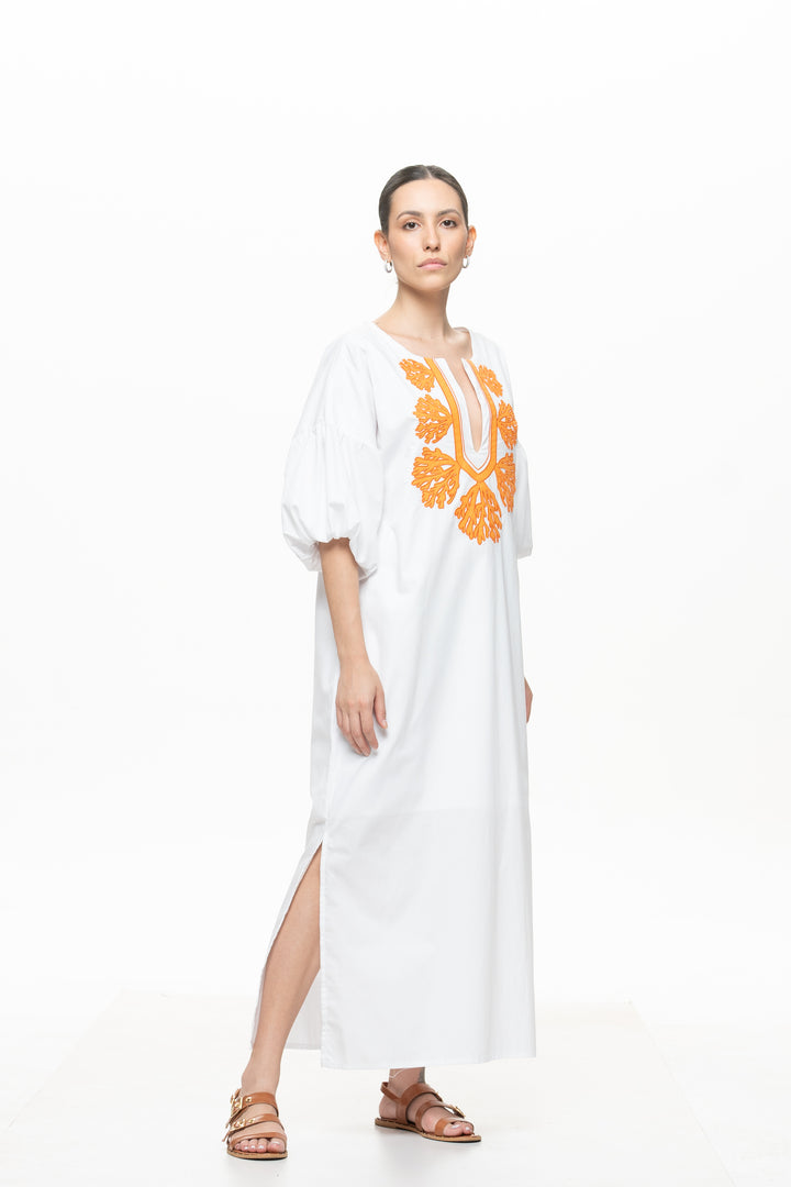 Vestido Pala Maraú Branco com Bordado Laranja