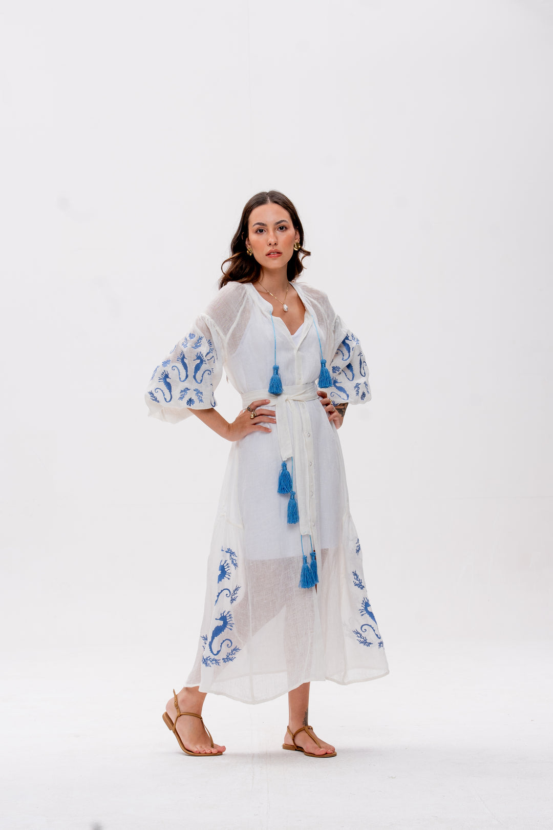 Vestido Nesga Brigite Gaze de Linho Branco Bordado Azul