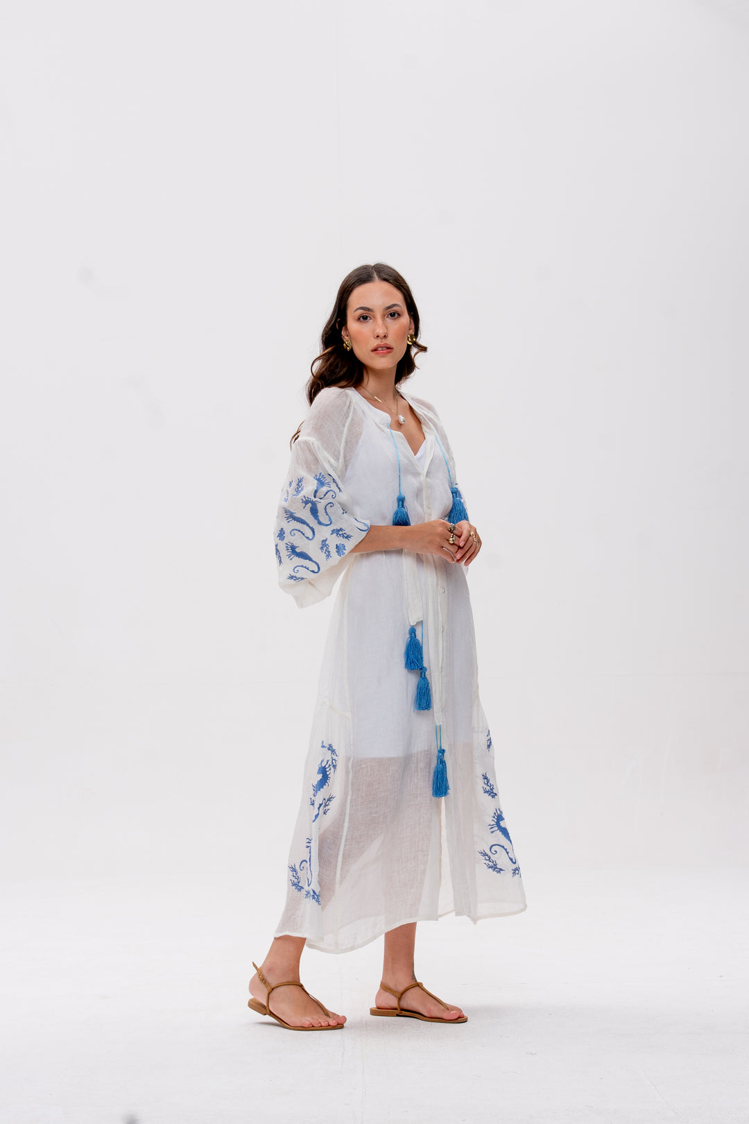 Vestido Nesga Brigite Gaze de Linho Branco Bordado Azul
