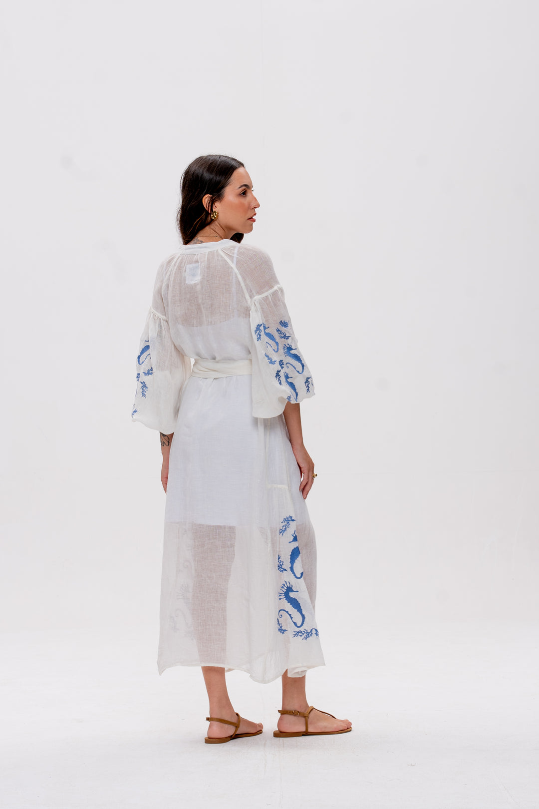 Vestido Nesga Brigite Gaze de Linho Branco Bordado Azul