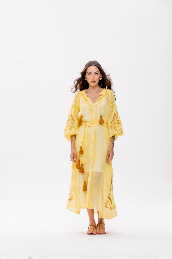 Vestido Nesga Brigite Gaze de Linho Amarelo Manteiga Bordado Dourado