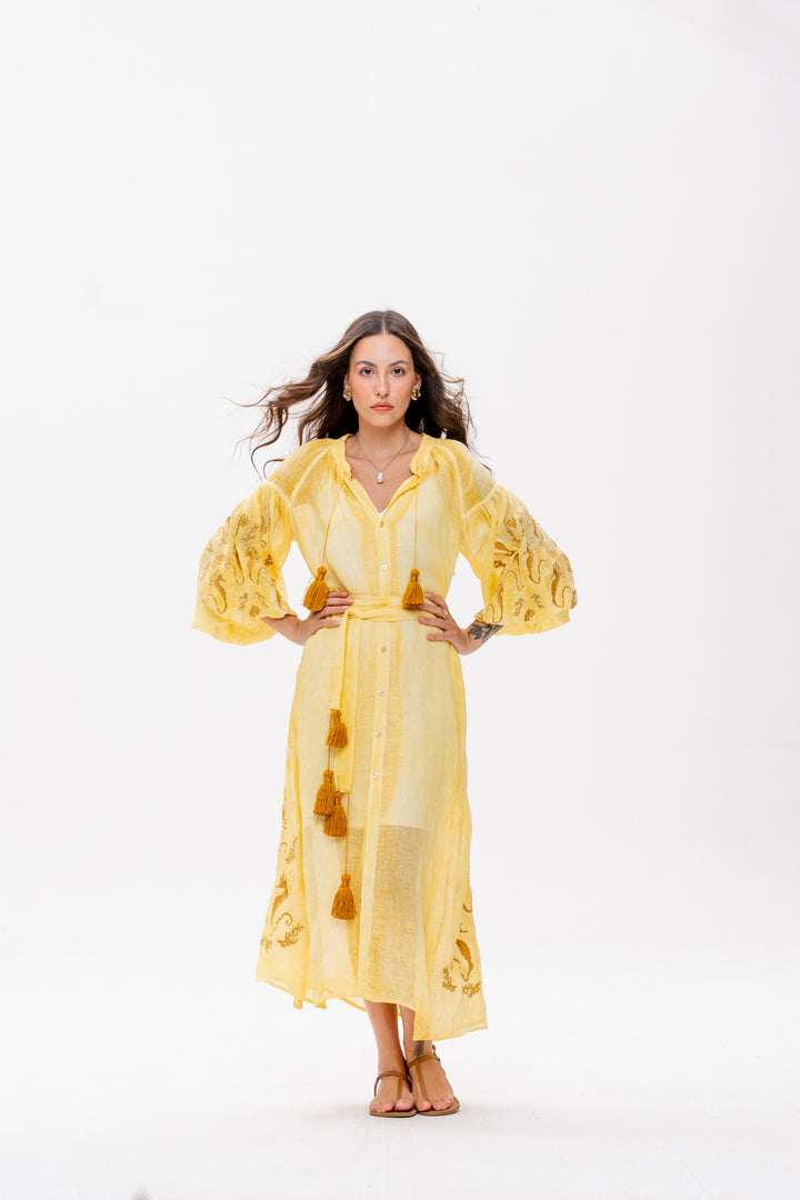 Vestido Nesga Brigite Gaze de Linho Amarelo Manteiga Bordado Dourado