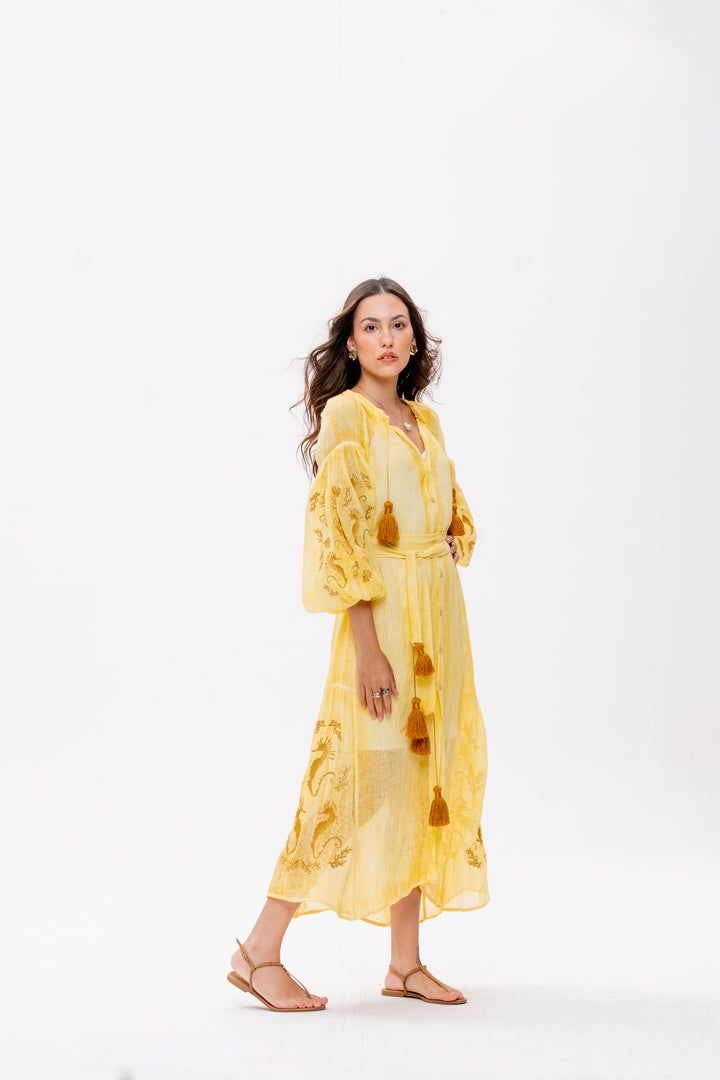 Vestido Nesga Brigite Gaze de Linho Amarelo Manteiga Bordado Dourado