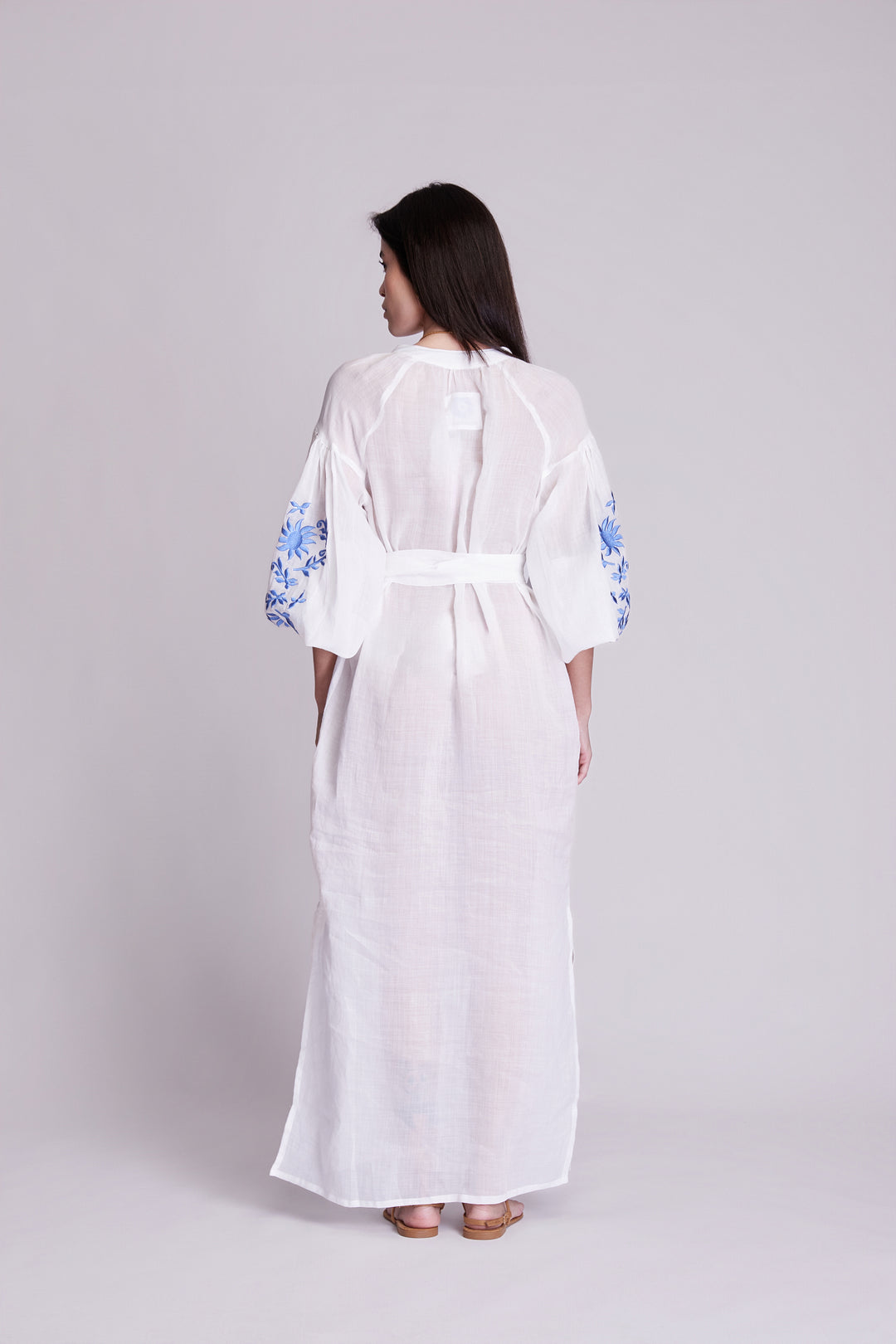 Vestido Chemise Afrodity Rami Branco Bordado Azul Caribe