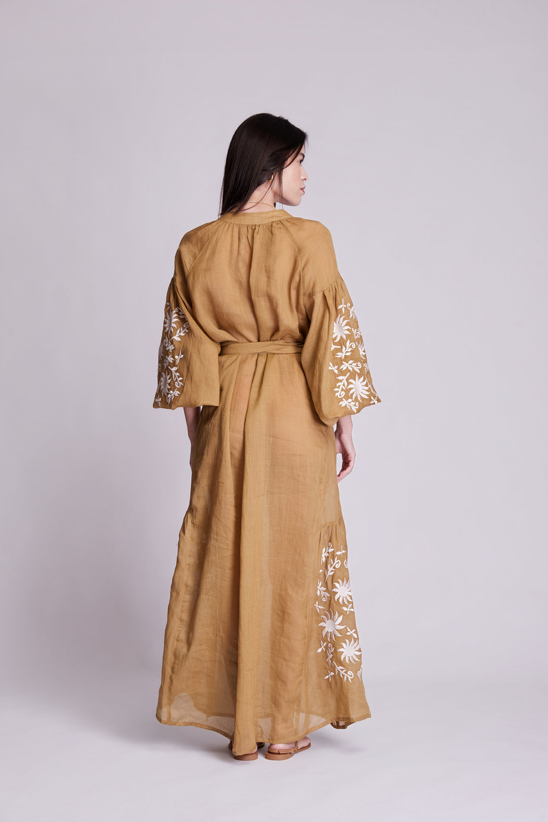 Vestido Nesga Afrodity Rami Dourado Bordado Pérola