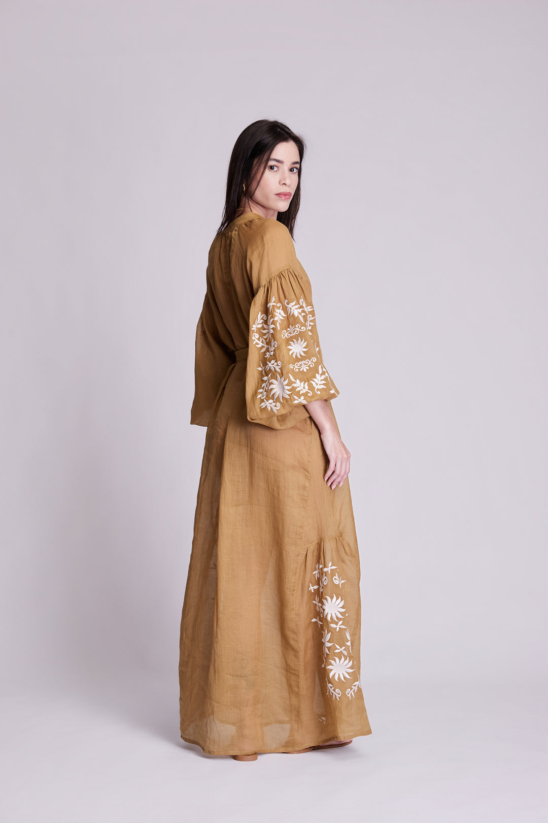 Vestido Nesga Afrodity Rami Dourado Bordado Pérola