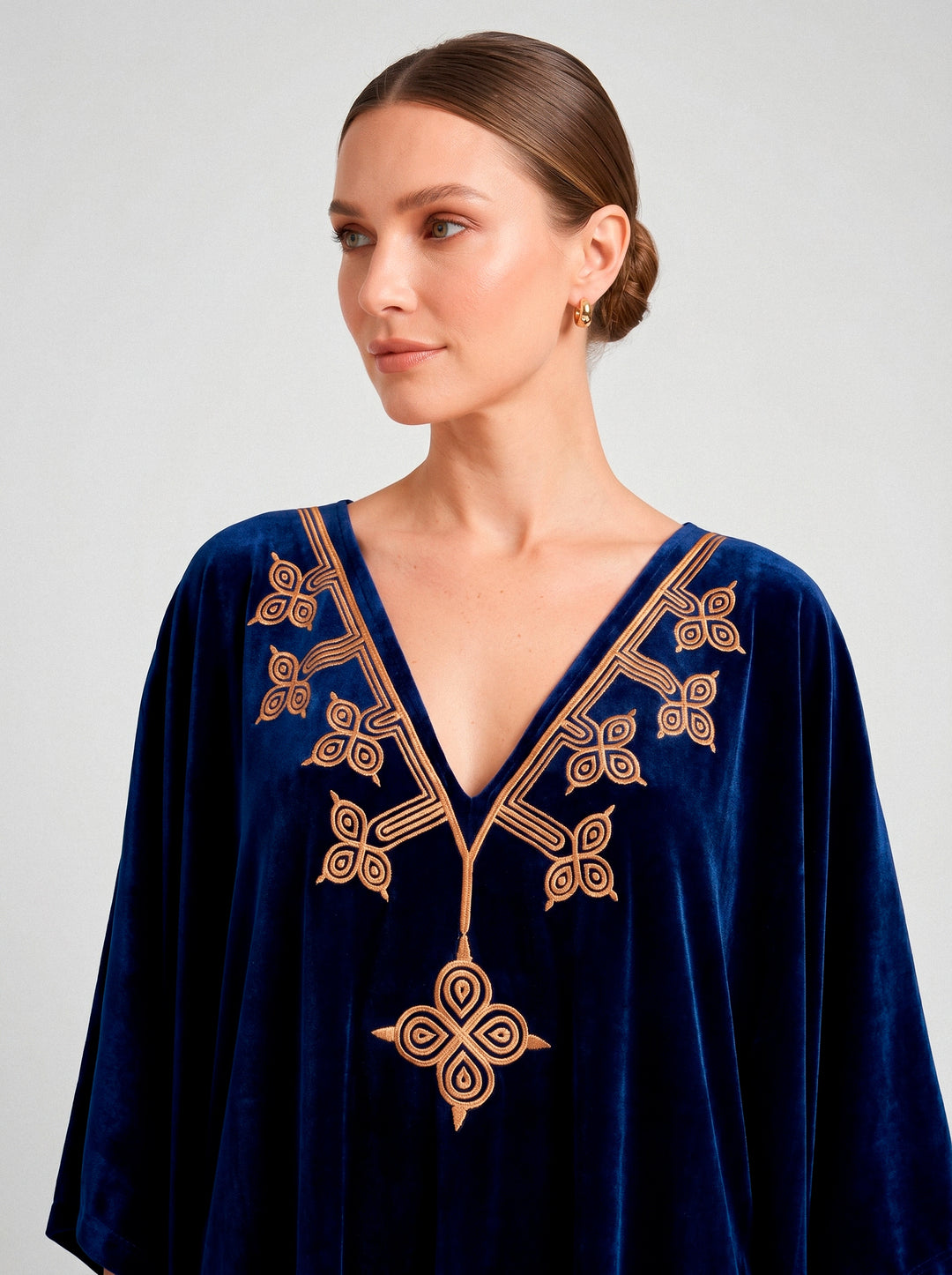 Kaftan Antonella Veludo Azul Marinho Bordado Dourado