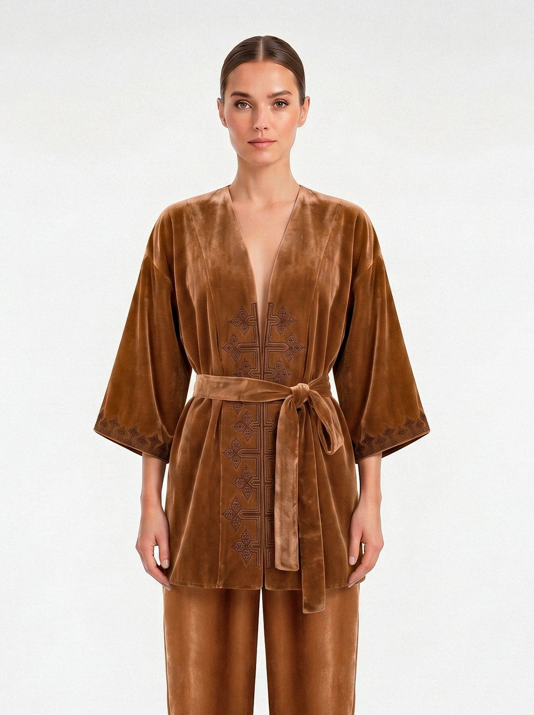 Kimono Antonella Veludo Caramelo Bordado Marrom