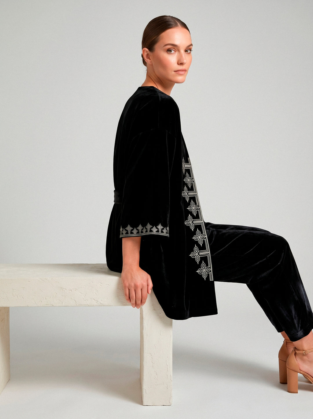 Kimono Antonella Veludo Preto Bordado Prata