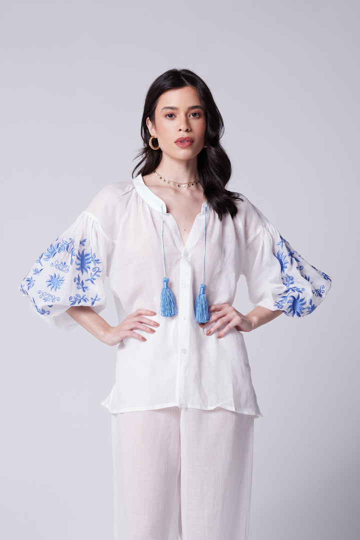 Bata Afrodity Rami Branco Bordado Azul