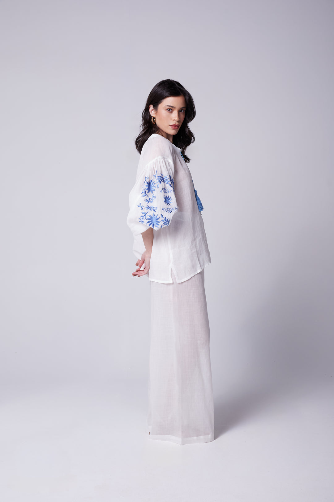 Bata Afrodity Rami Branco Bordado Azul