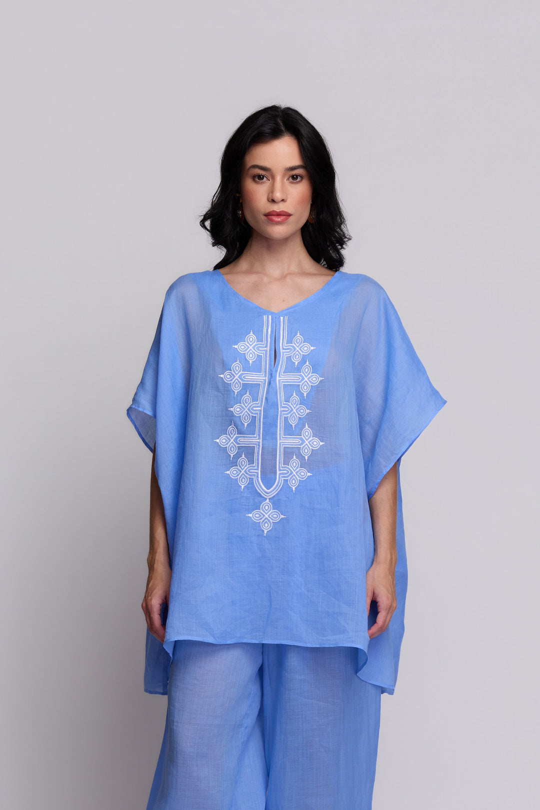 Blusa Flora Rami Azul Bordado Branco