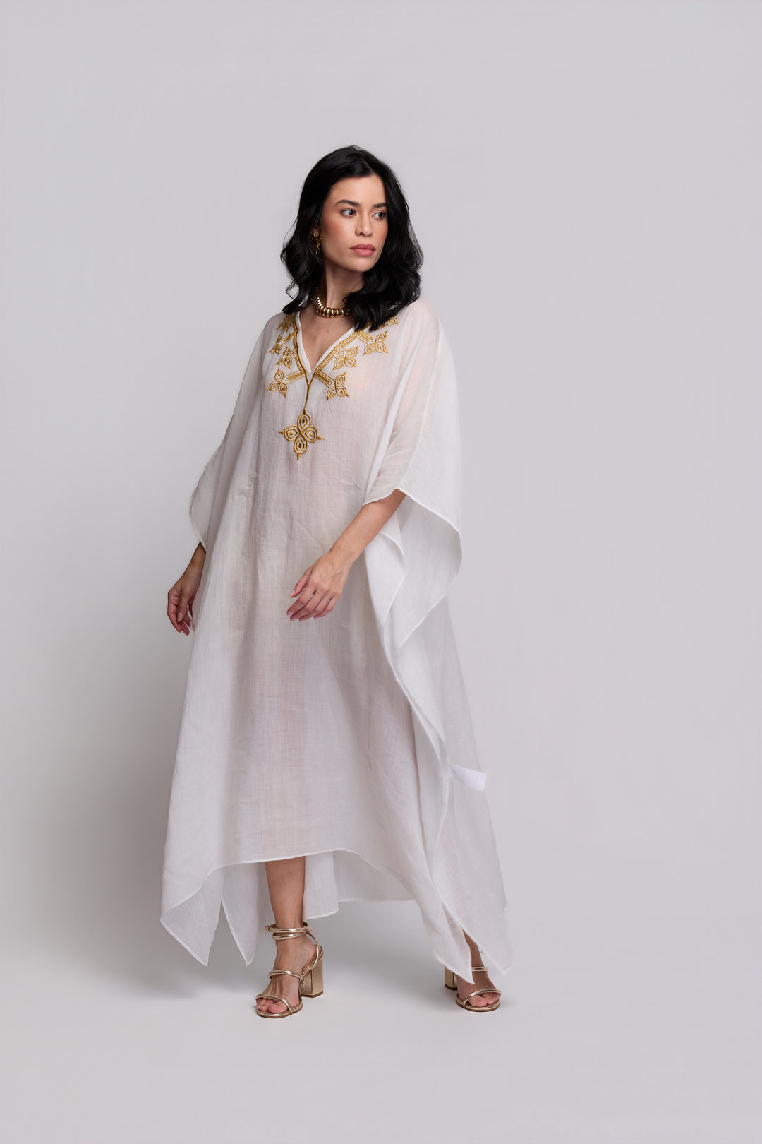 Kaftan Flora Rami Branco Bordado Dourado
