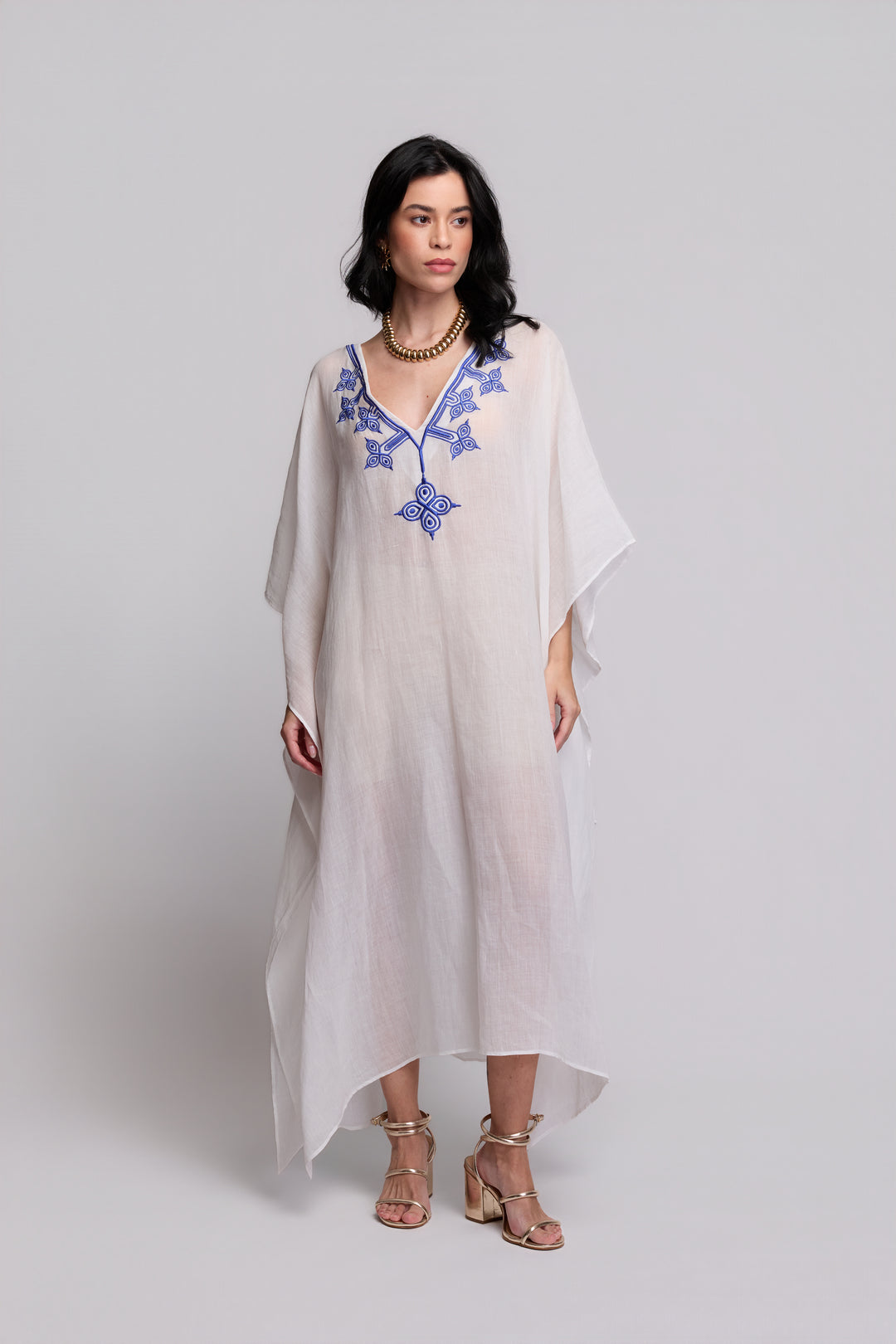 Kaftan Flora Rami Branco Bordado Azul