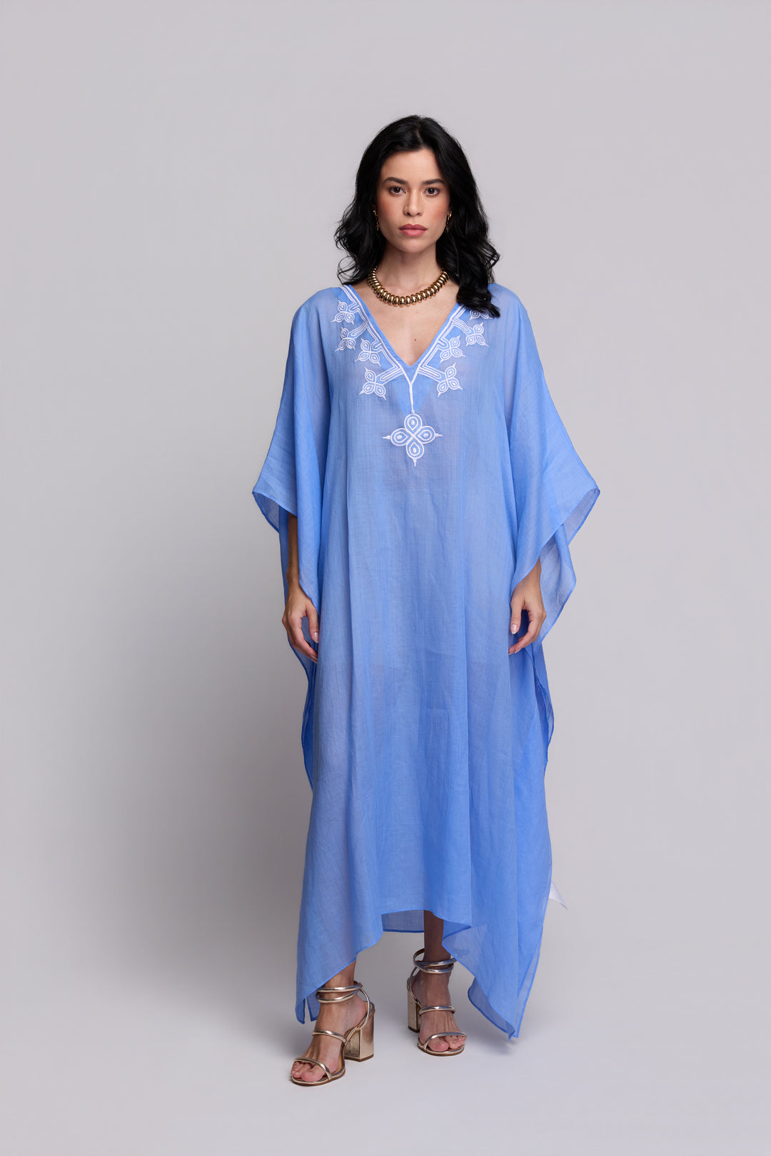 Kaftan Flora Rami Azul Bordado Branco
