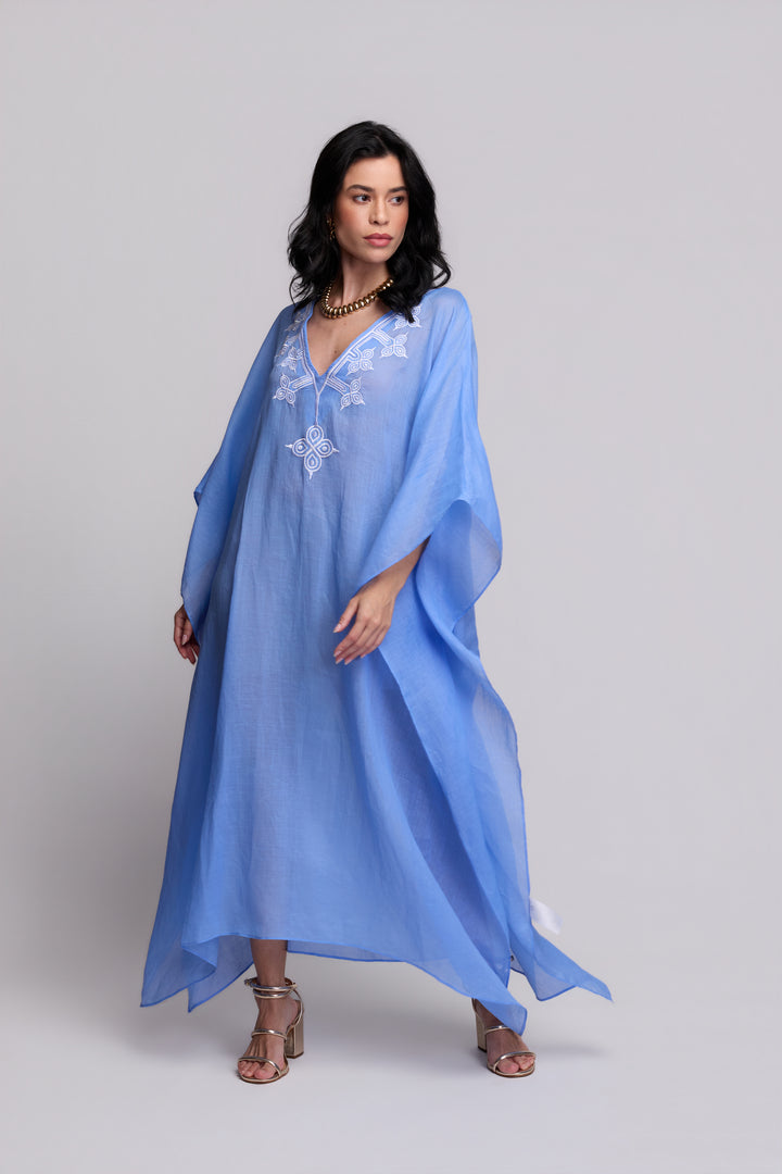 Kaftan Flora Rami Azul Bordado Branco
