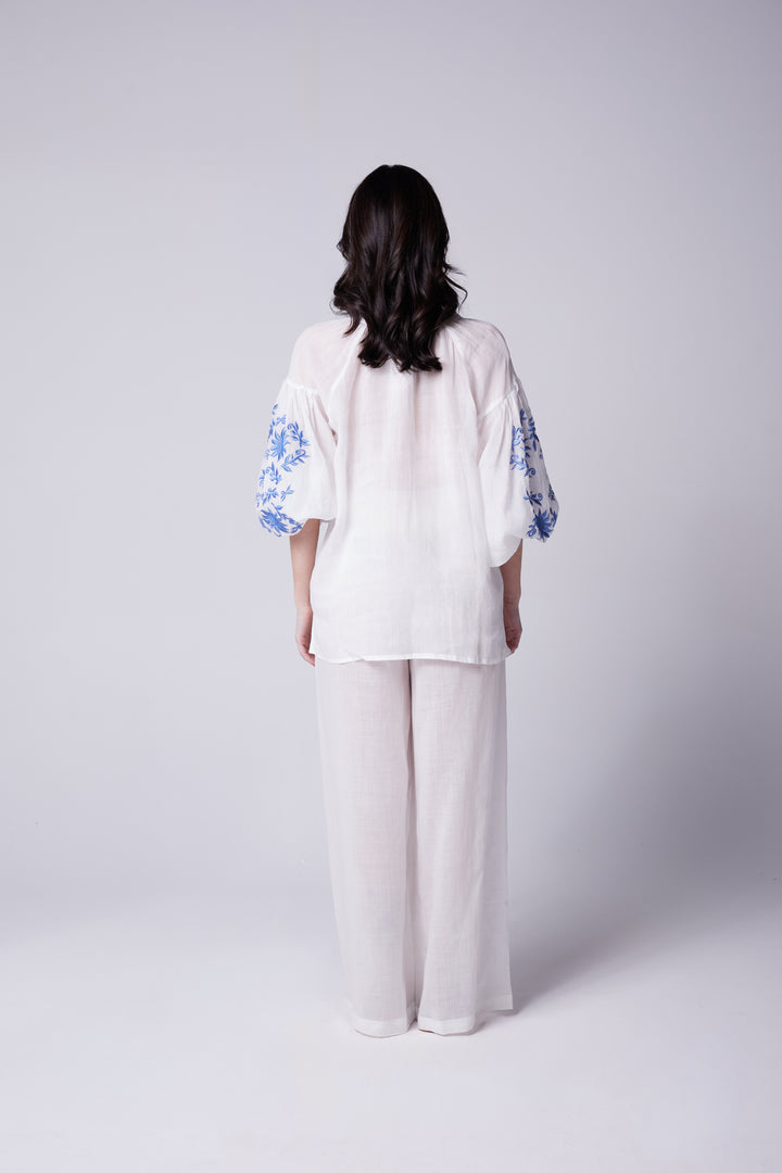 Bata Afrodity Rami Branco Bordado Azul