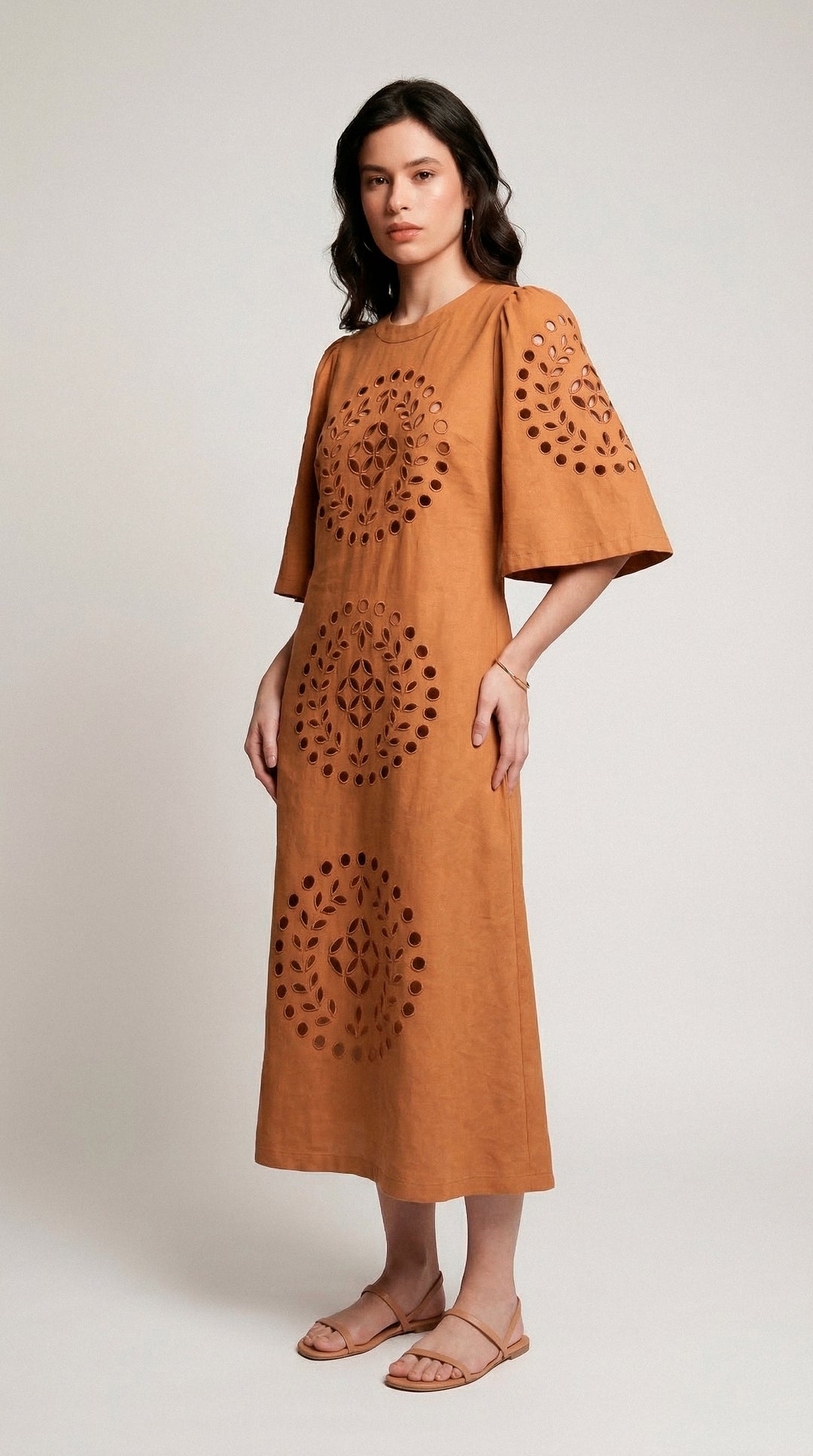 Vestido Midi Raízes Richilieu Caramelo