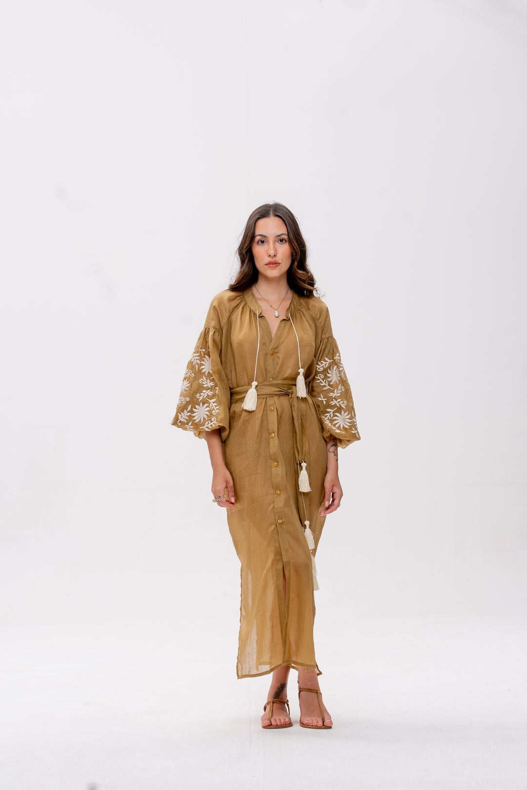 Vestido Chemise Afrodity Rami Dourado Bordado Pérola