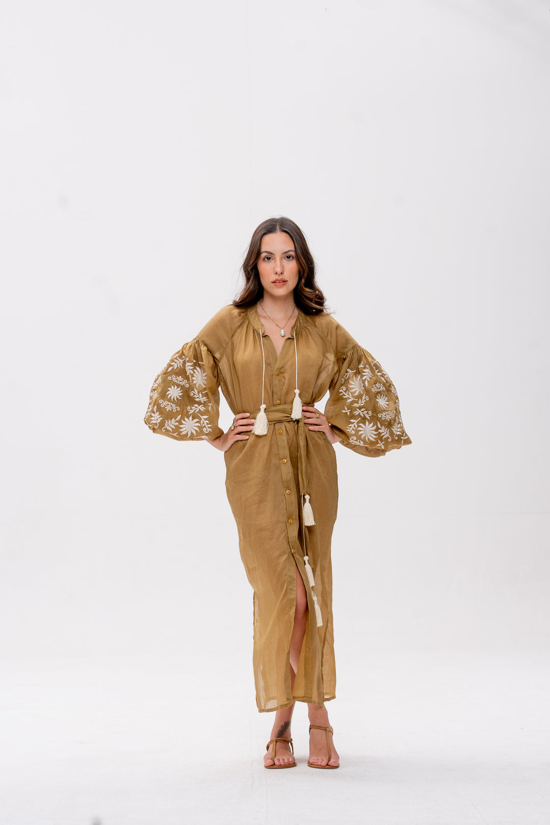 Vestido Chemise Afrodity Rami Dourado Bordado Pérola