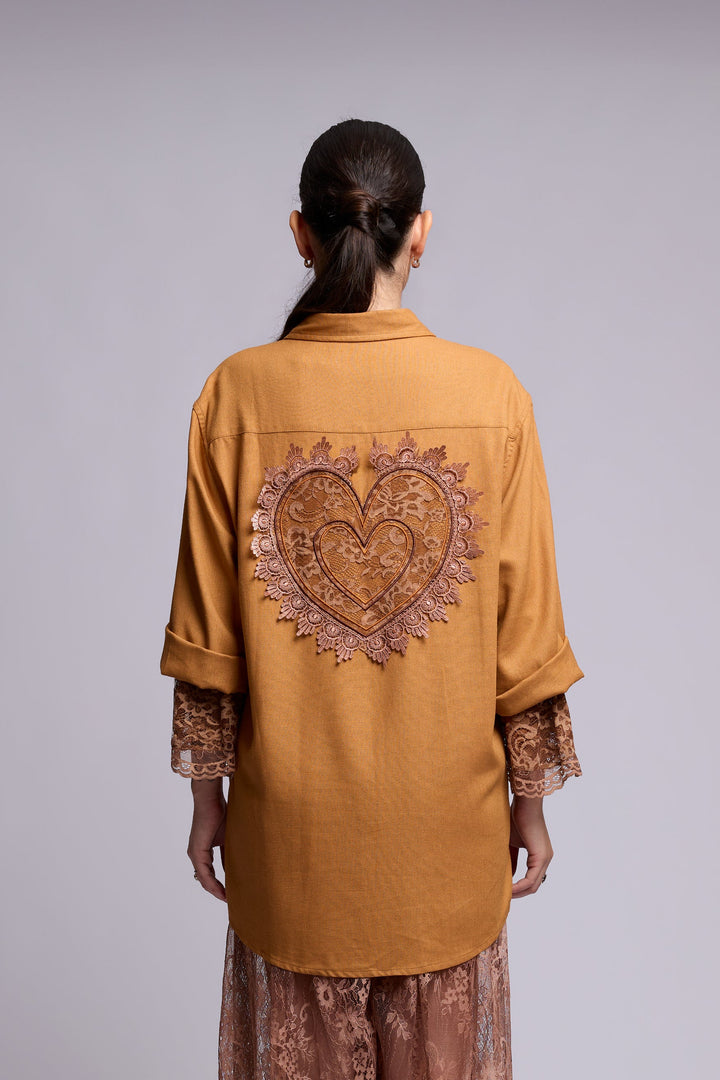 Camisa Benedita Caramelo