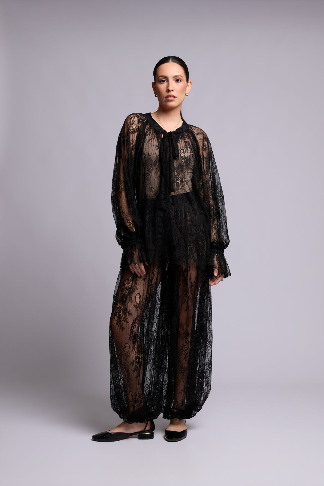 Calça Aladim Benedita Renda Chantilly Preta